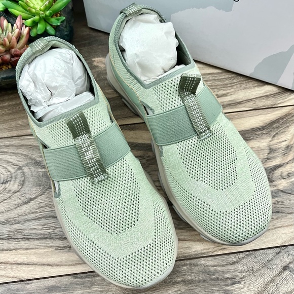 NIB Earth Origins Tanvi 7.5W 8.5W WIDE Knit Trail Slip On Sneaker Dusty Green - Picture 2 of 12